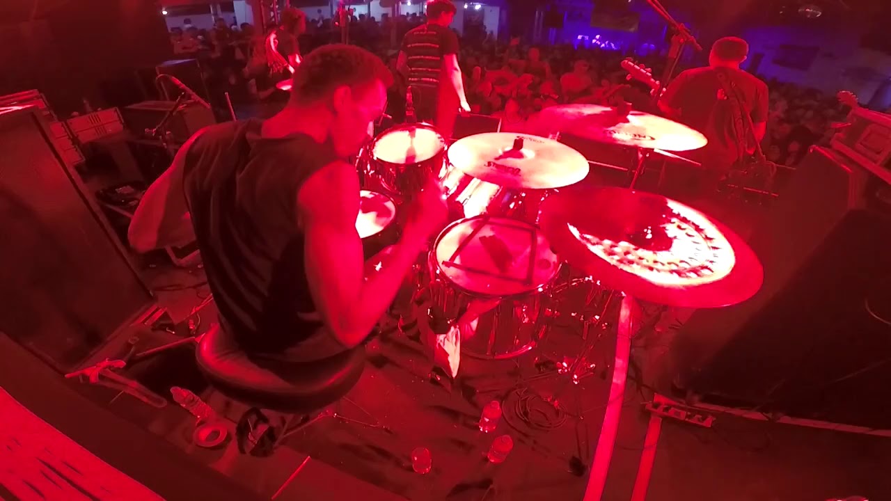 Intro e Andando Sobre Pedras ao vivo