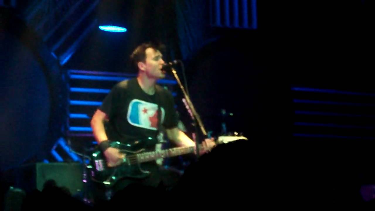 blink-182  Adam's Song (Live in St. Paul,MN)