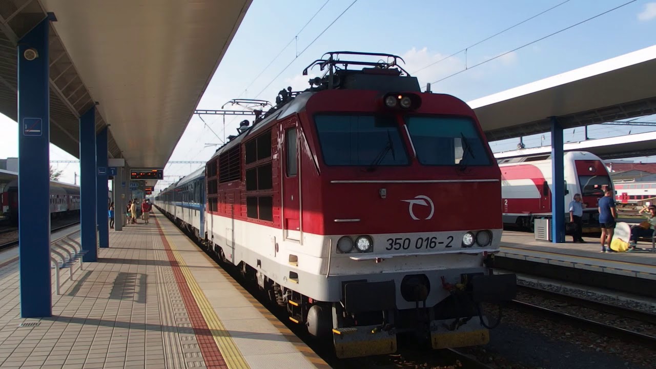 Vlaky EuroCity v stanici Nové Zámky