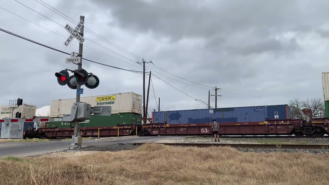 Eastbound BNSF intermodal train ft fxe at south presa street in San Antonio Texas on 3/7/26