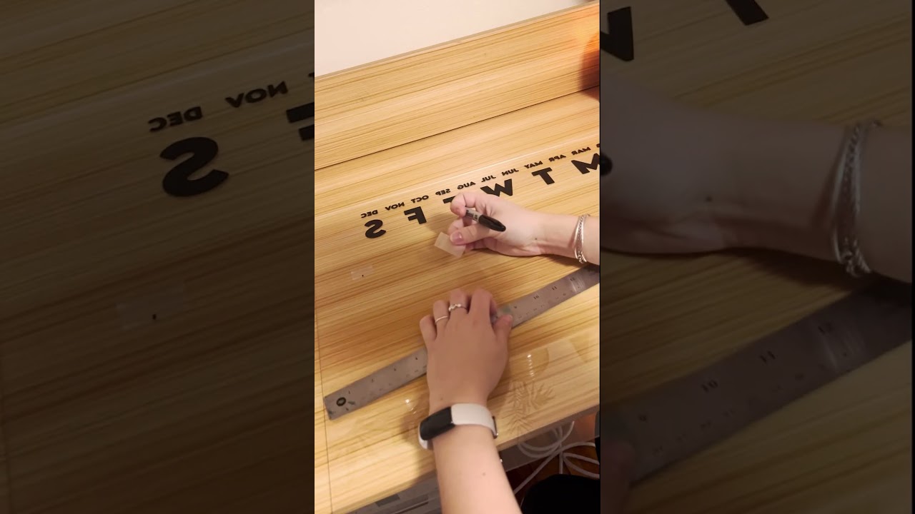 Cricut Vinyl Project: Create a DIY Calendar!