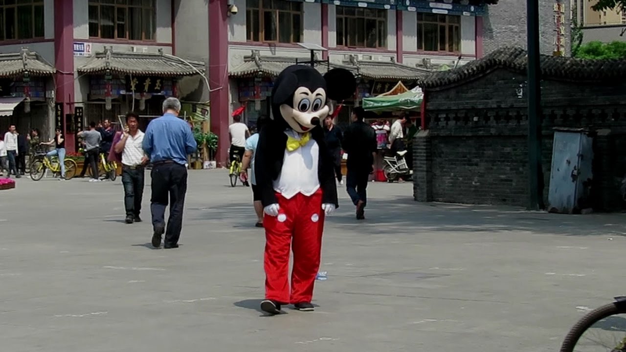 中国で出会ったテンション低すぎるミッキー