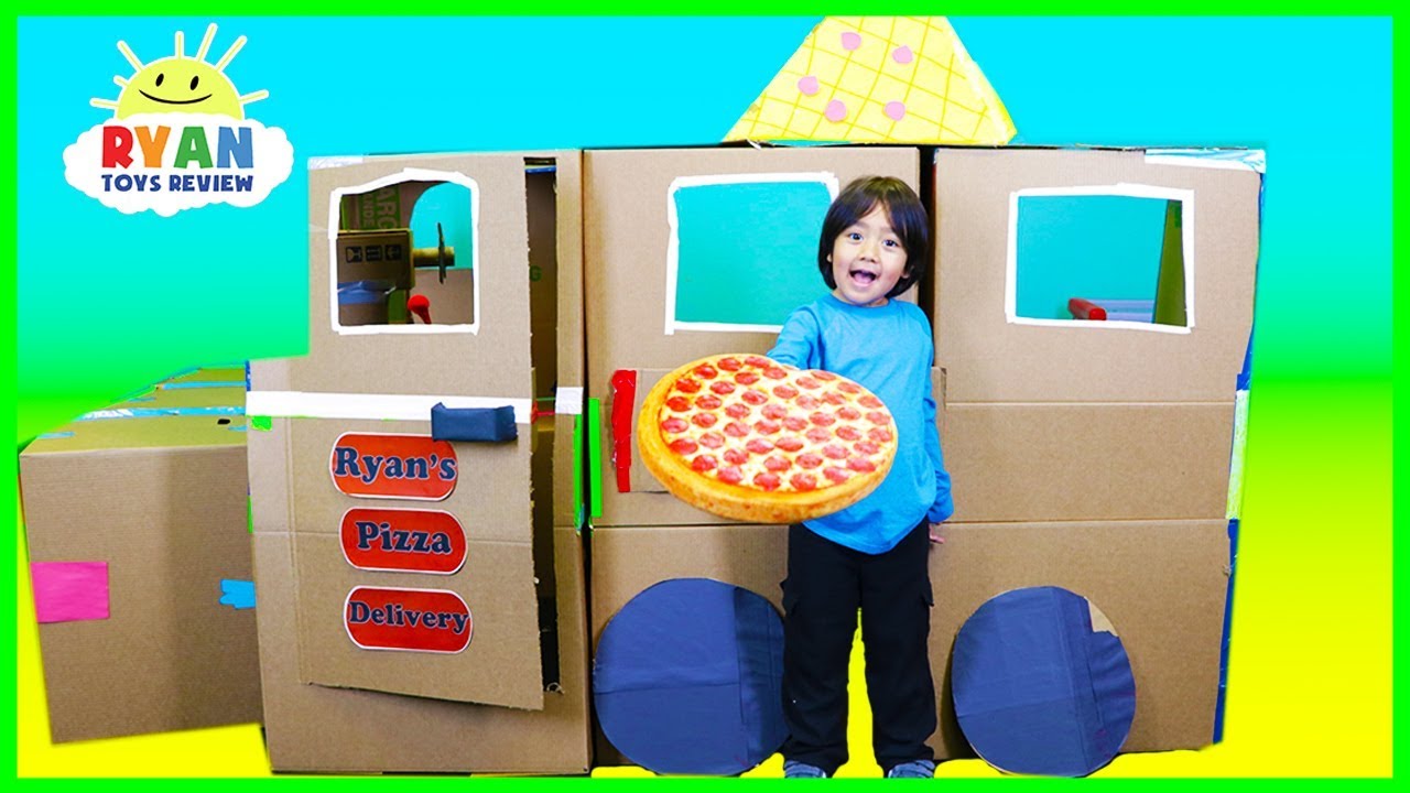 Ryan Pretend Play with Pizza Delivery Box Fort!