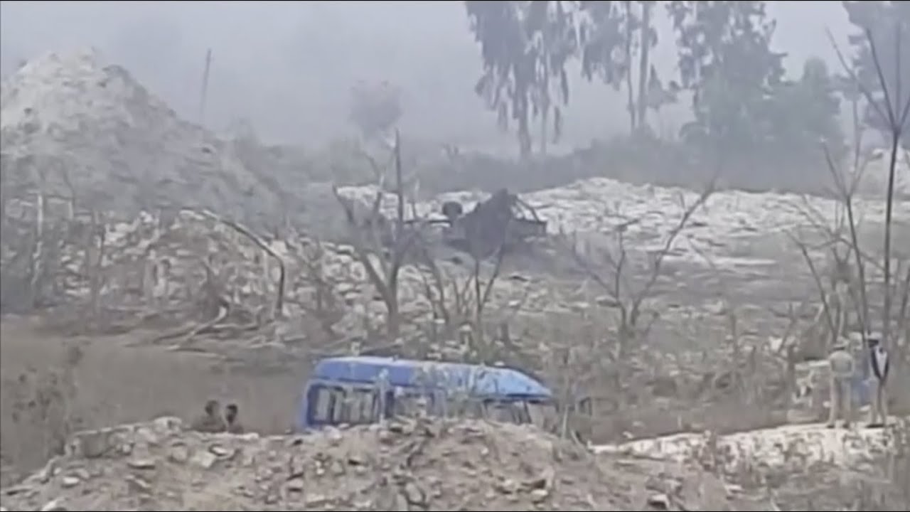 Truck with blasting gelatin explodes in India, kills eight