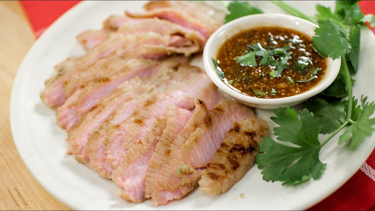 Thai BBQ Pork Jowl Recipe คอหมูย่าง นำ้จิ้มแจ่ว - Hot Thai Kitchen