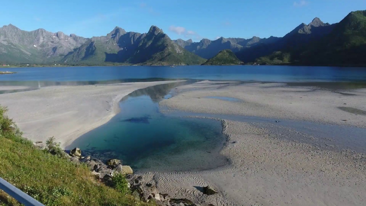 Grunnfør | Lofoten | Norway - 4K aerial drone footage