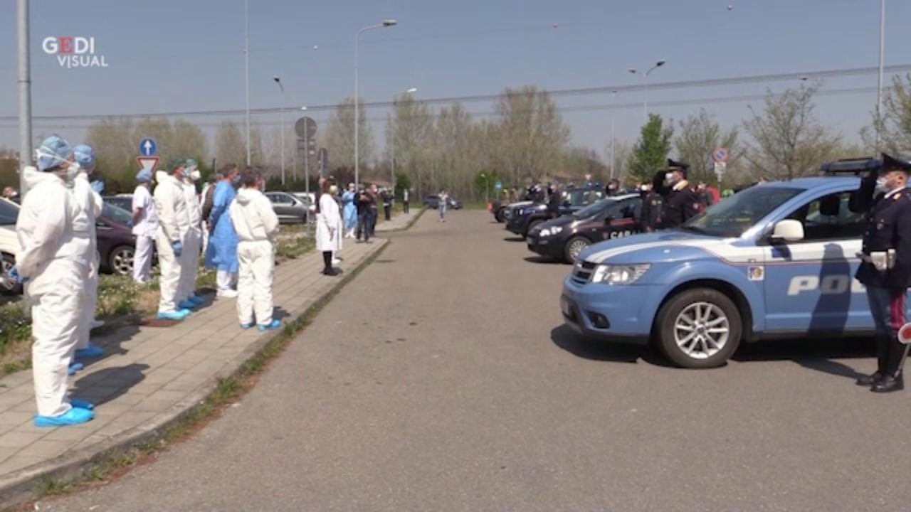 Coronavirus. Modena, Policlinico e Baggiovara: l'omaggio delle forze dell'ordine