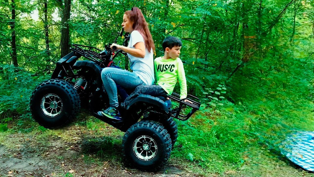 Den y Nuevas Aventuras en Coche para niños en el Bosque! | Coche para niños !