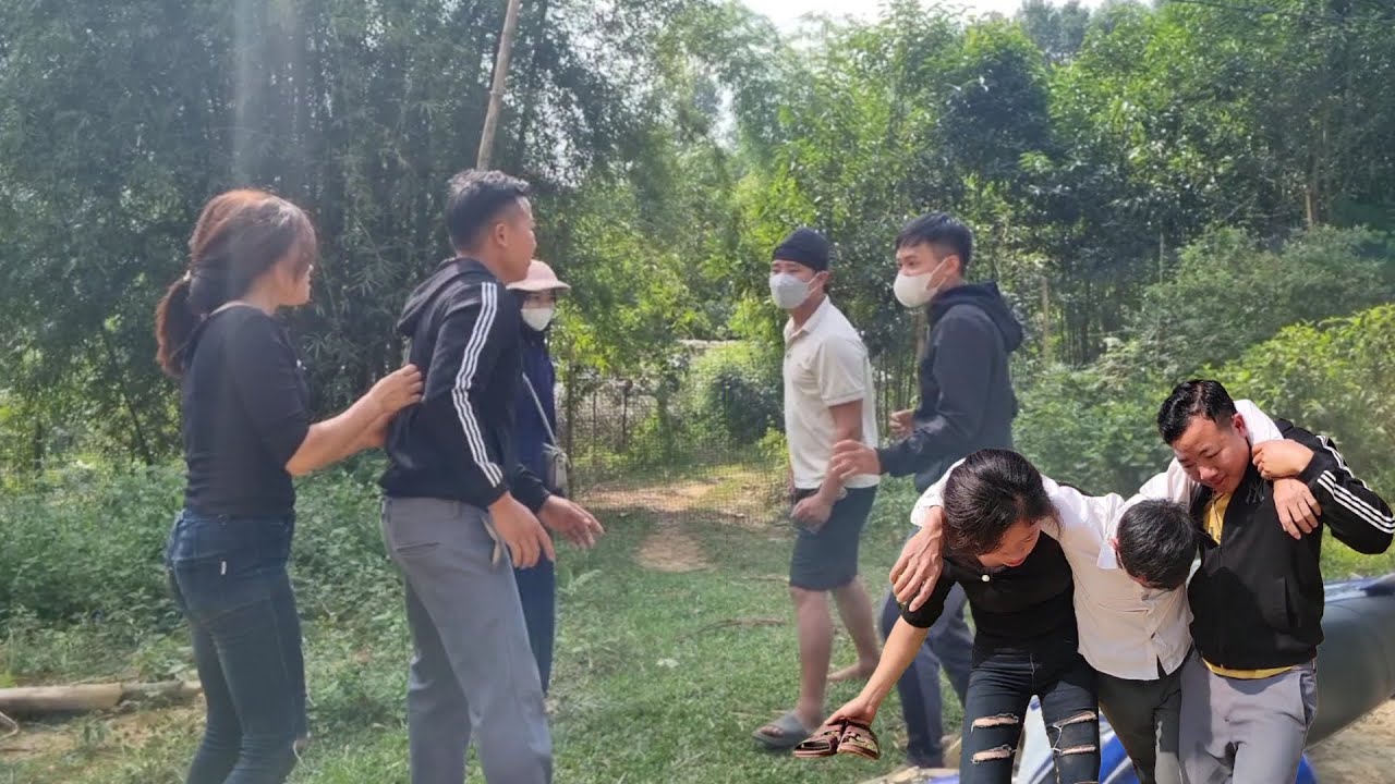Thuy hired someone to assault Mai, luckily Huy came to the rescue in time.