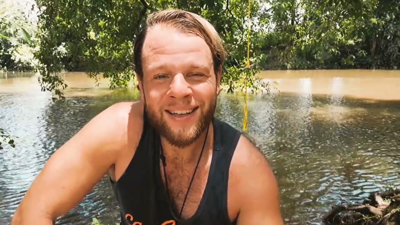 Zwei Menschen gehen dich stürmisch an, einer davon spiegelt einen Traumabund