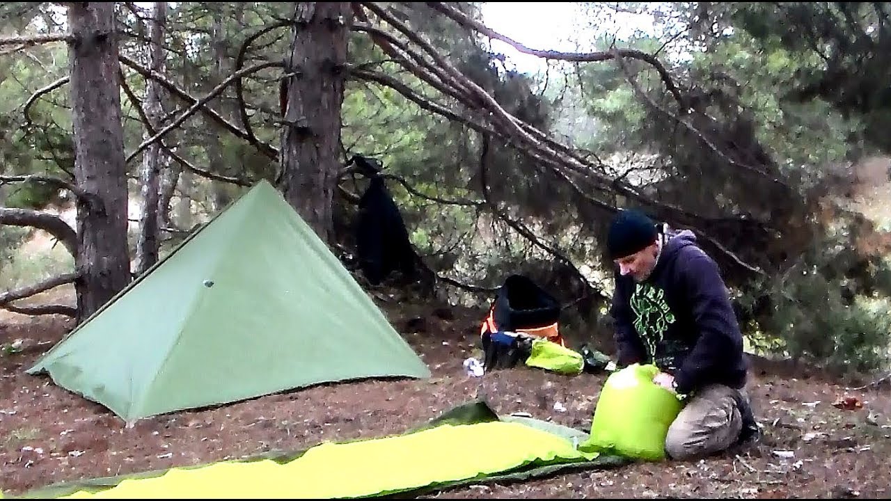 Обогрев палатки в зимнем лесу без печки. Tent heating in the forest without a stove