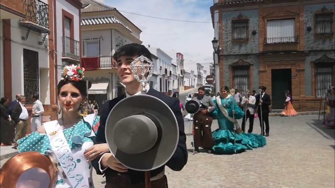 prosecion de las cruces de mayo rociana del condado Huelva en la calle Sevilla. 5-5-2024