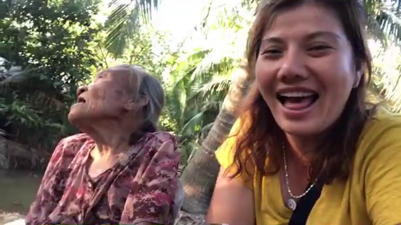 CHỞ CỤ MỊNH ĐI BÓ CHỔI TRÊN XE HODA /GBMT tập 297