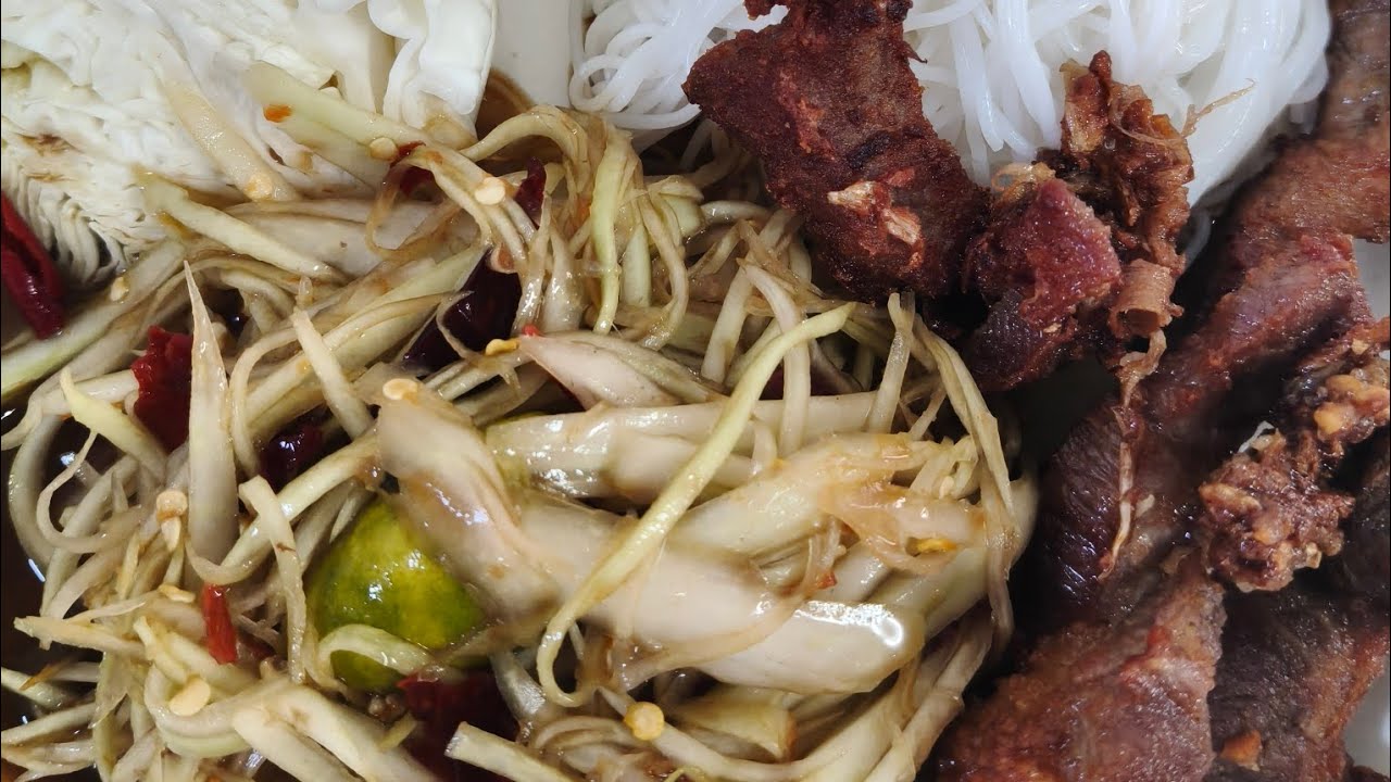 มาจ้ากินส้มตำมะละกอด้วยกันค่ะหมูทอดหนังไก่ทอดแซ่บๆเลยค่ะ
