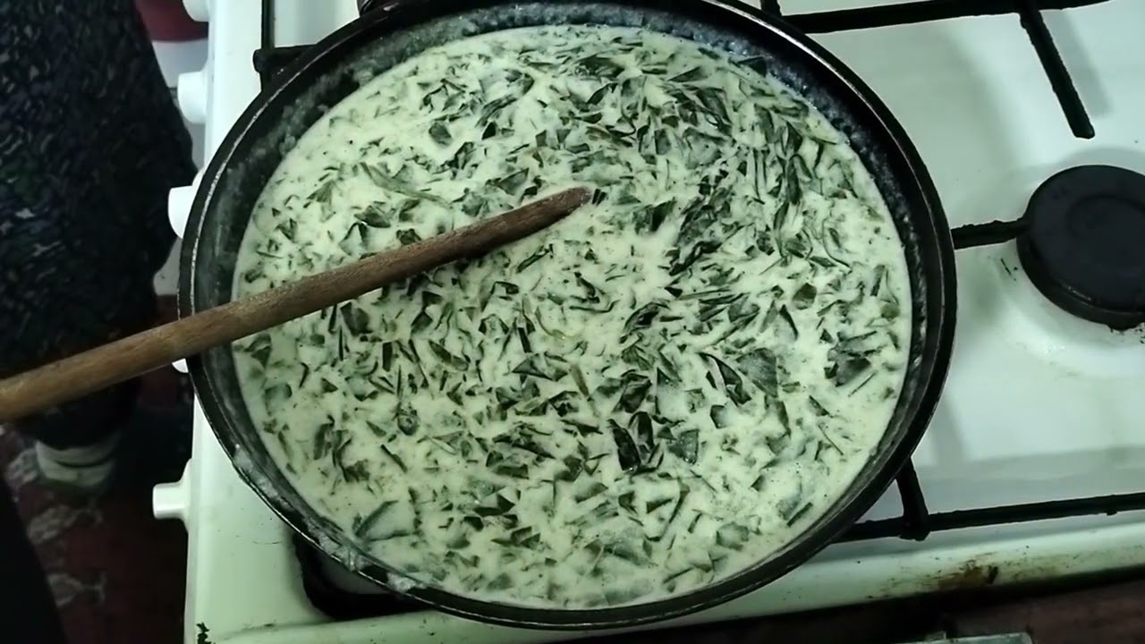 Leurda cu oua ochiuri si smantana de gatit,mincare de primavara,ala Lai.