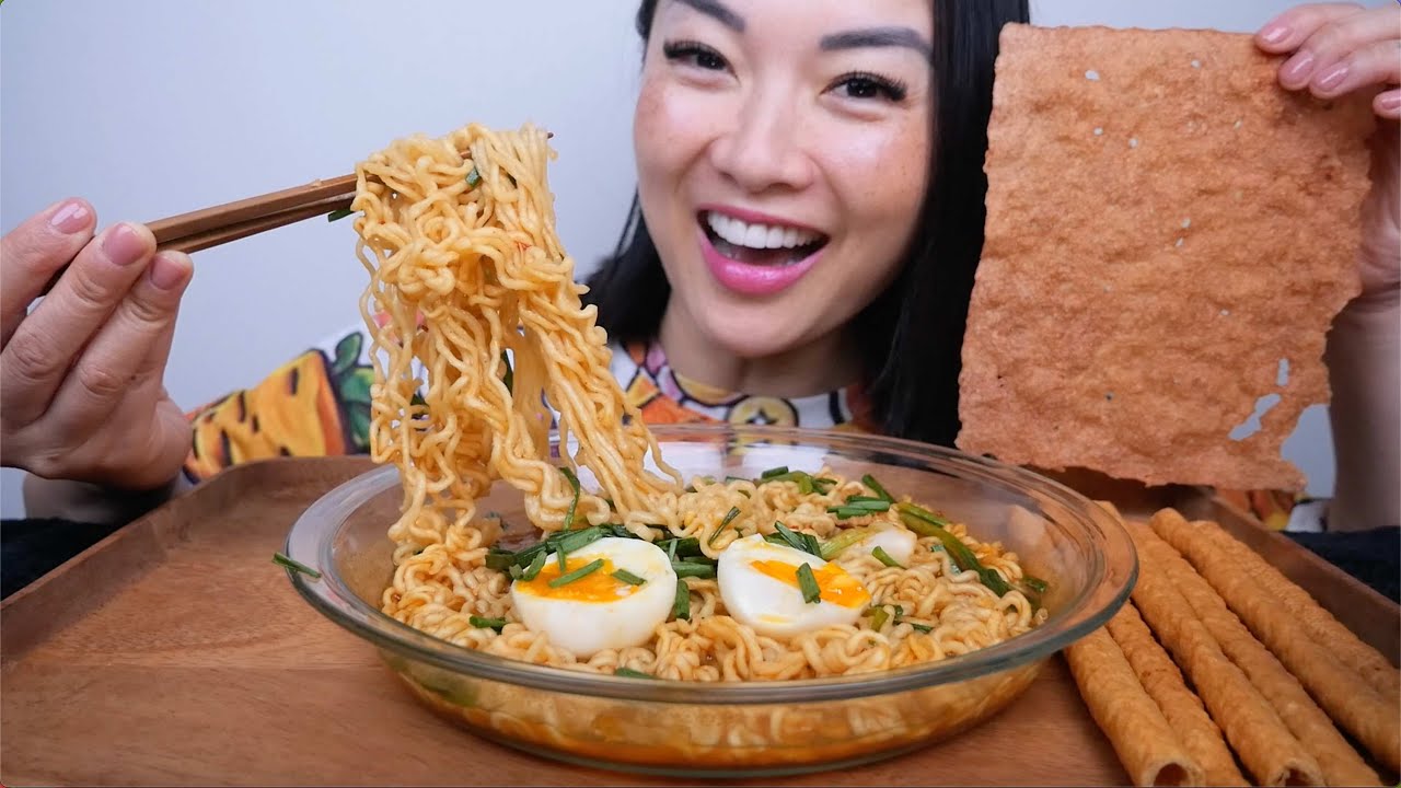 NONGSHIM NOODLES + PORK JERKEY SHEETS AND ROLLS (ASMR EATING SOUNDS) LIGHT WHISPERS | SAS-ASMR