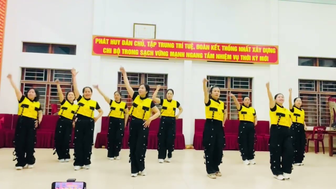 NĂM MỚI RỒI – Choreo Kayan Zumba  Dance/ CLBKV Cẩm Hoàn