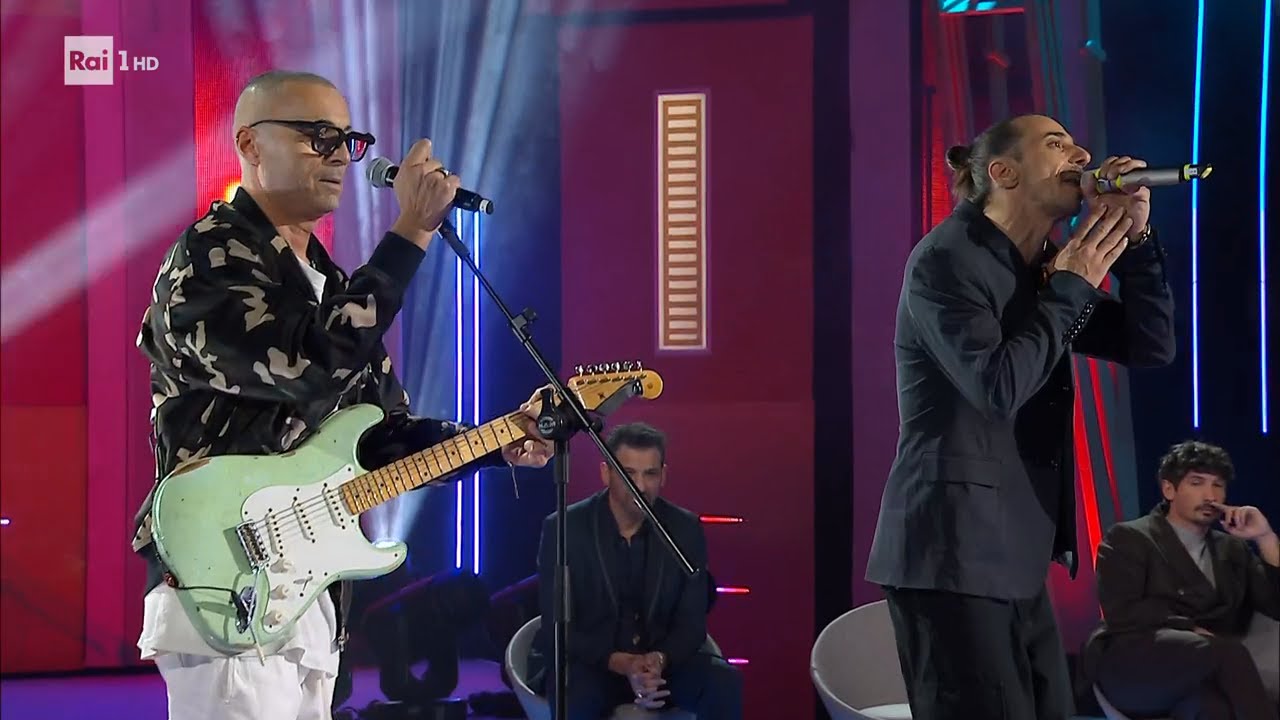 Matteo Amantia con Alex Britti cantano 