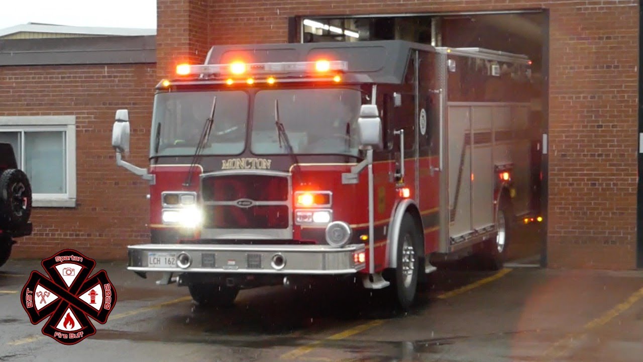 [LOUD HORN + Q] Moncton l Fire Department Rescue 4 responding to MVA