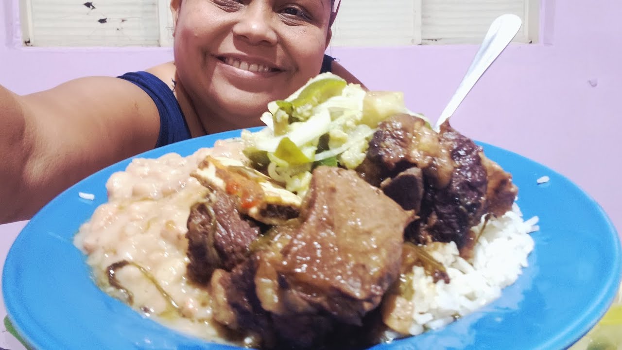 ALMOÇO DE HOJE COSTELA COZIDA COM SALADA DE JILO ARROZ BRANCO E FEIJÃO /BJS NO FINAL 