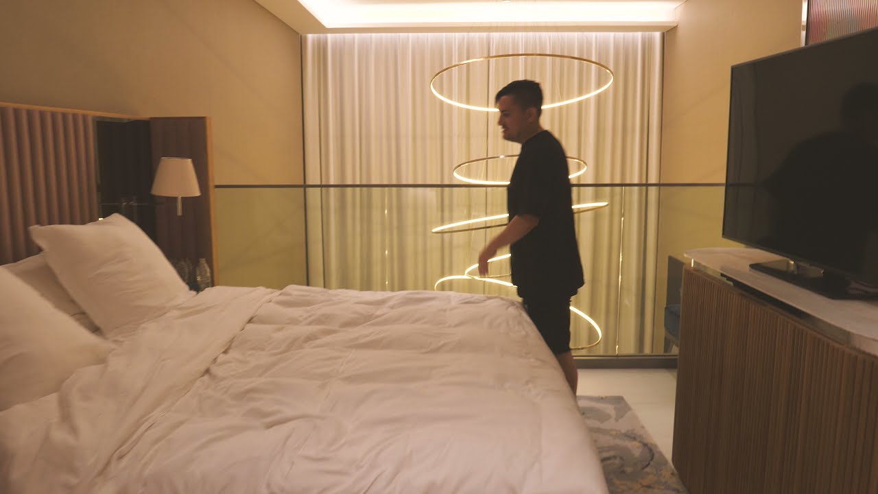 LIVING ON THE 43RD FLOOR IN A LAVISH 1 BEDROOM LOFT - SLS DUBAI HOTEL & RESIDENCES