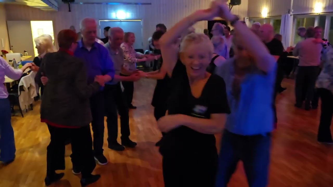Tirsdagsdansen på Leirsund