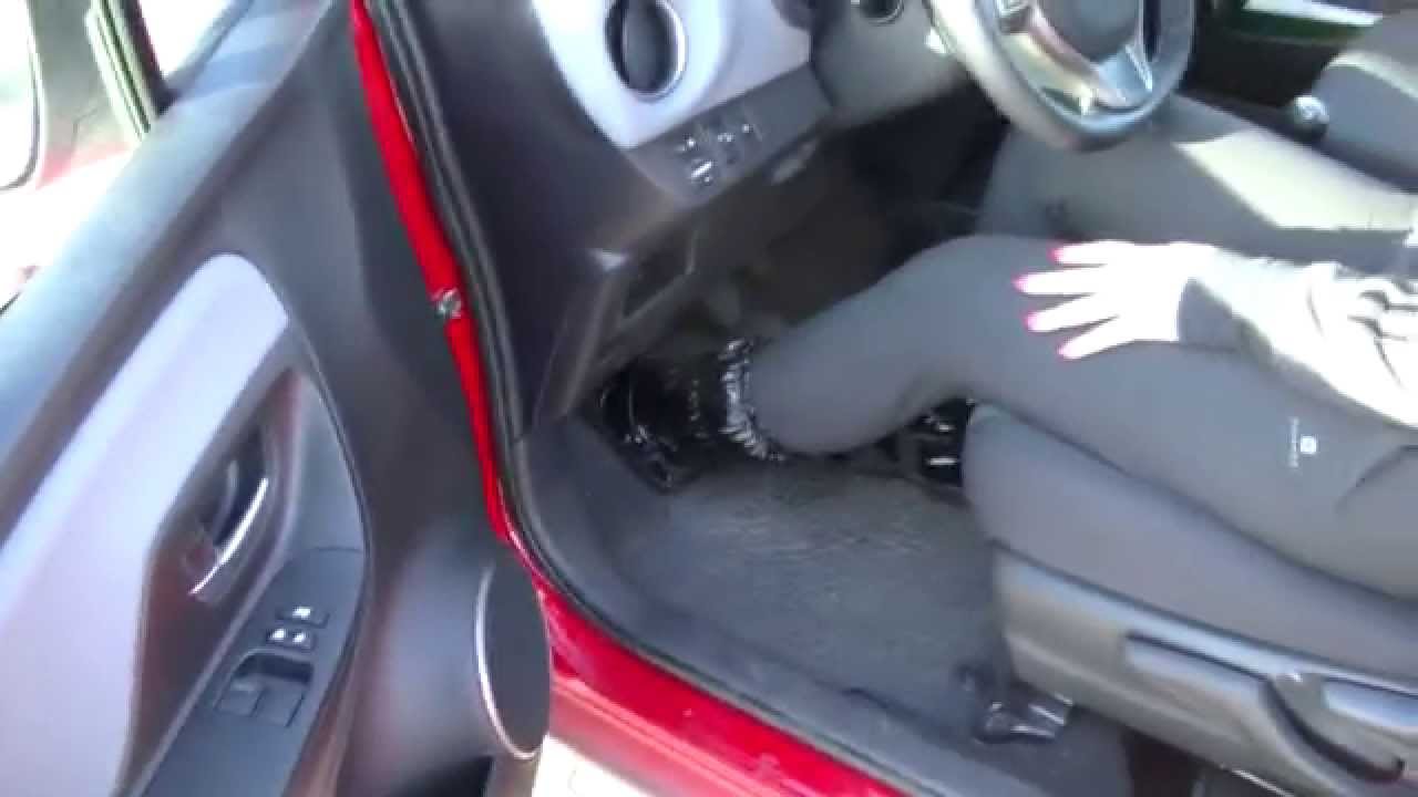 Jak włączyć światła Toyota Yaris IV egzamin na prawo jazdy?