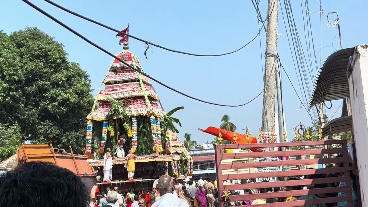 மூன்றாம் வீடியோ - KH-       31/01/26 செங்கோட்டை சிவன்கோவில் தேரோட்டத்தில் 3 தேர்களும் நிலையை அடைதல்.