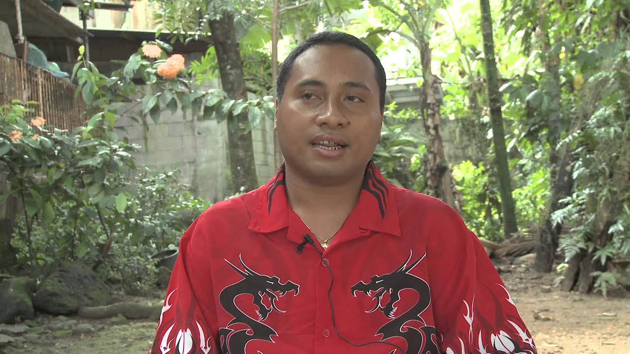 MICRONESIA—Pohnpeian language use and talking dictionary