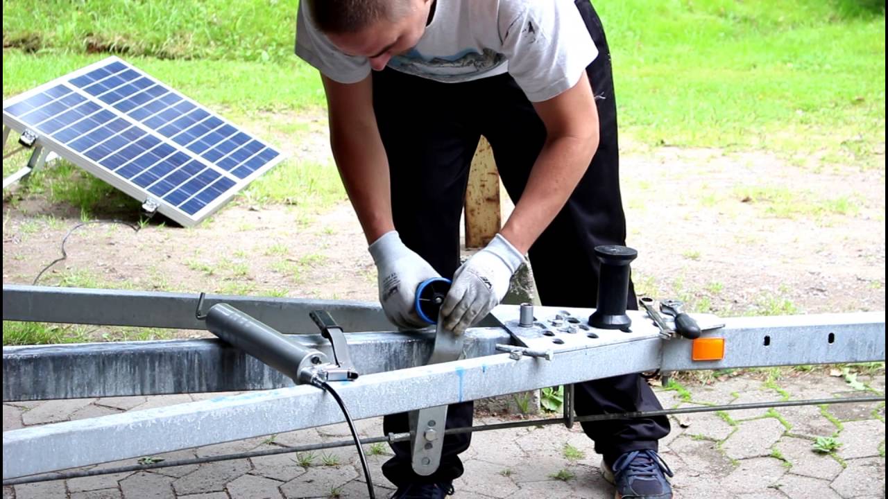 DIY Projekti: Venetrailerin kölirullien vaihto.