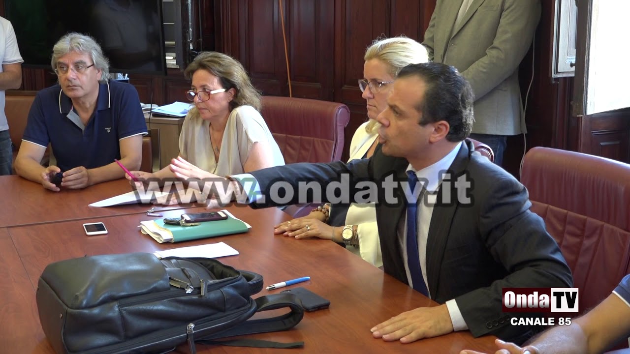 Lo scontro tra il Sindaco di Messina e i venditori ambulanti