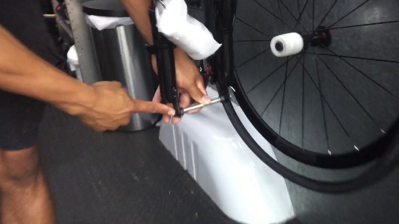 Установка переднего колеса электровелосипеда Ancheer с Эдди из Velofix