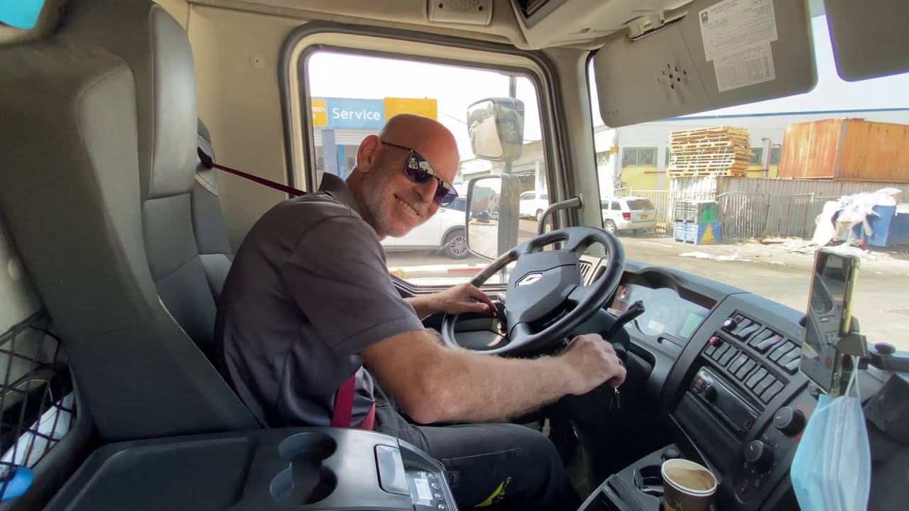 יום בדרכים של רן סבן, נהג משאית חירש, חלק א'