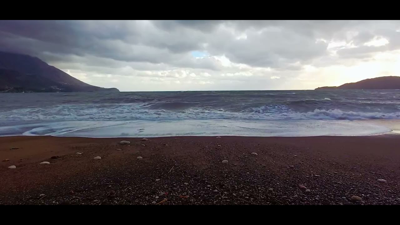 Immerse yourself in the calming power of nature#sea #nature #waves #asmr 