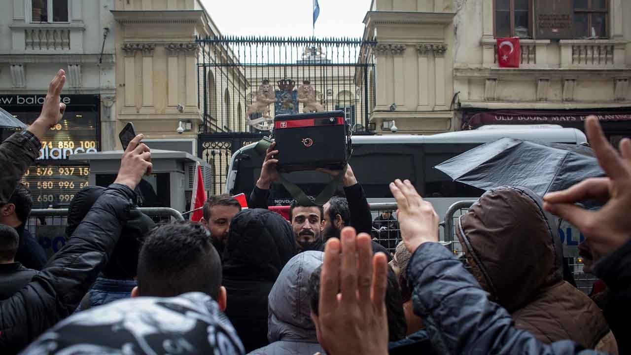 Turkey-Netherlands diplomatic crisis deepens as both sides trade accusations