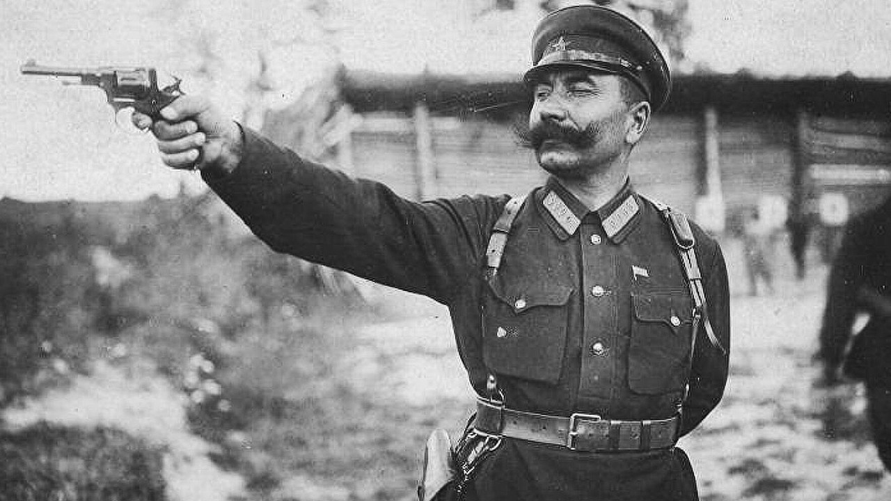 Why Stalin Chose the Nagant M1895 While His Generals Carried the TT-33