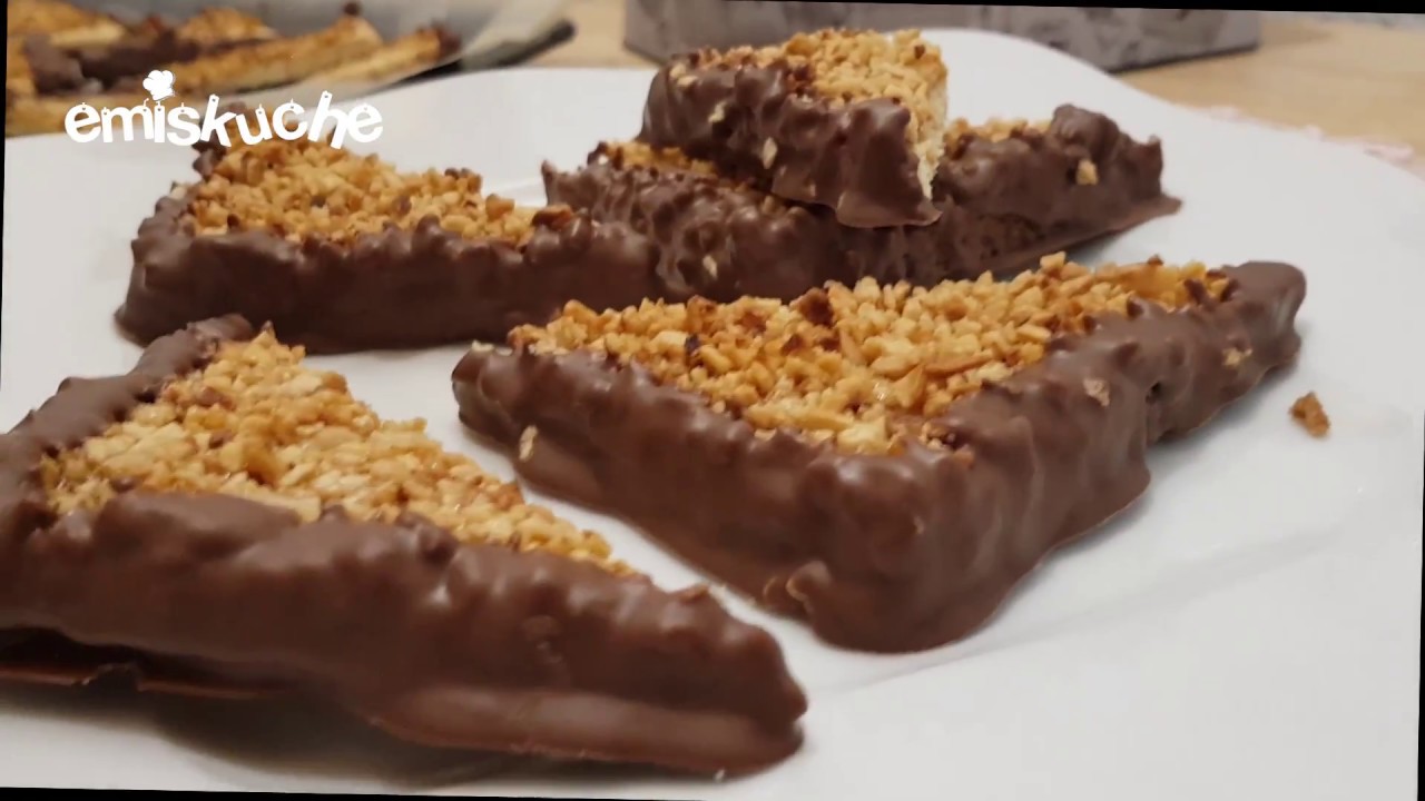 meşhur alman Fındık Köşeleri / nussecke / german nut bars