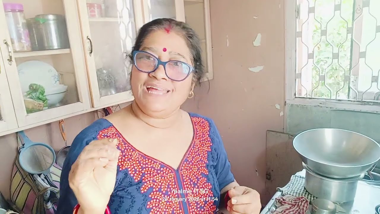 চিনির পুর ভরা গাওয়া ঘি দিয়ে পরোটা একবার ট্রাই করুন স্বাদ মুখে লেগে  থাকবে/