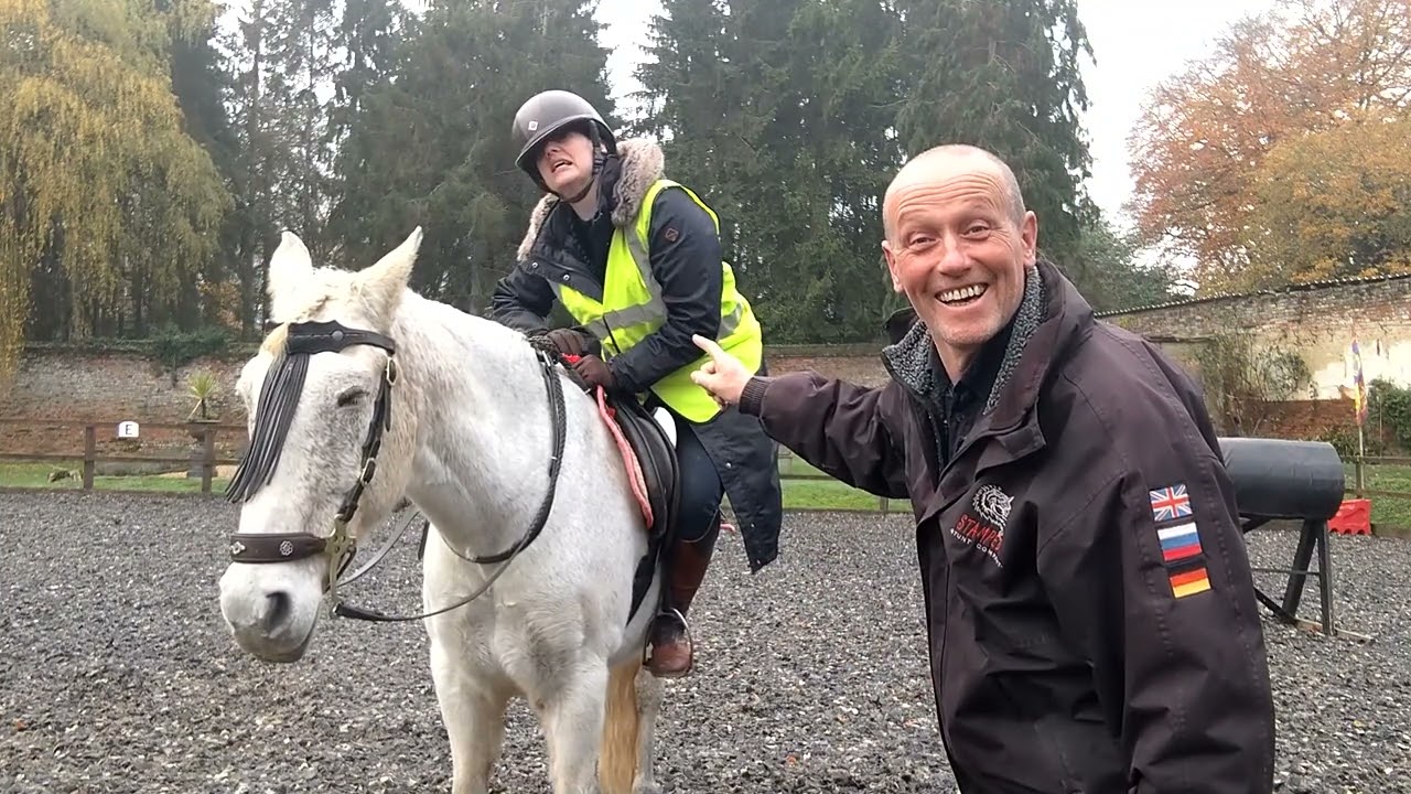 Spinning, shying or spooking horse ? What to do!
