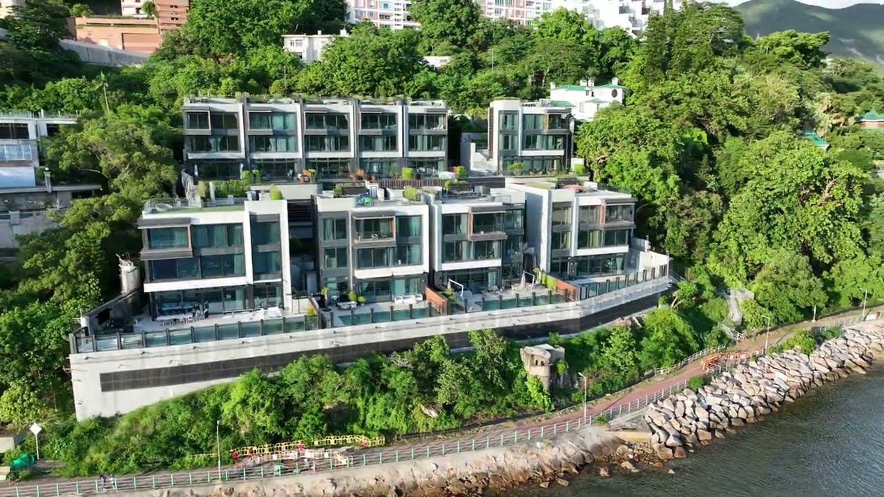 Beautiful houses in Deep Water Bay and Repulse Bay