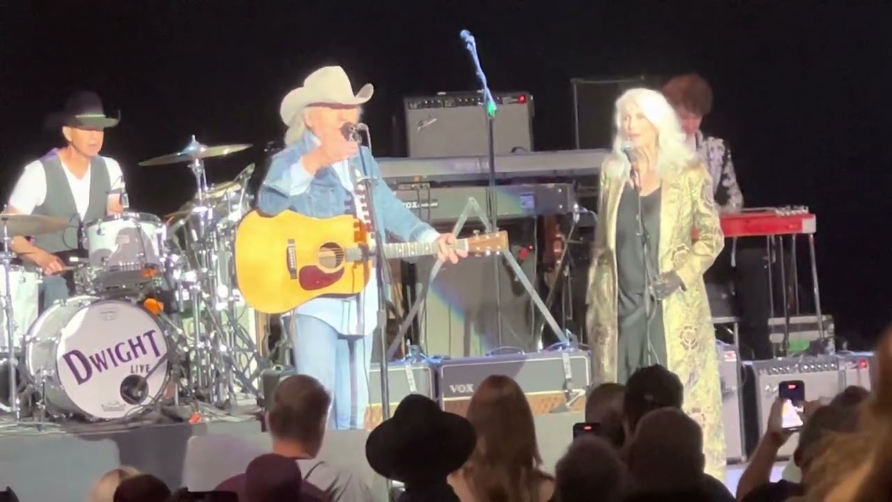 Dwight Yoakam - ‘Streets of Bakersfield’ / ‘Wheels’ with Emmylou Harris (5/18/2023)
