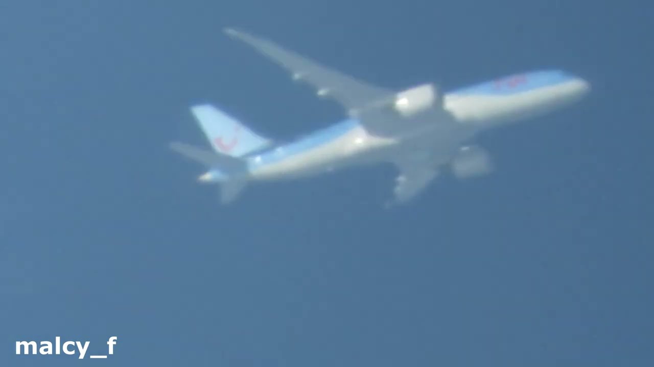 Zooming in on..... Diverted.....TUI Boeing Dreamliner with Nikon P1000