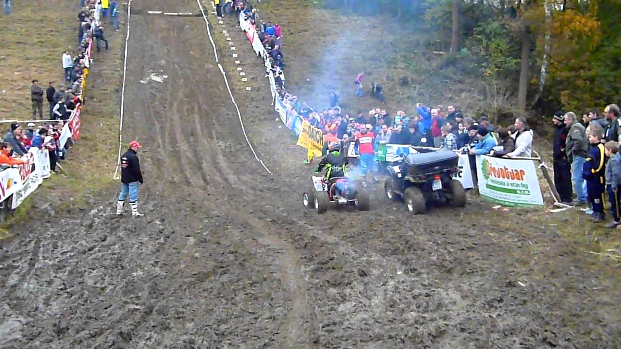 Strmý vrch Chýnov 2011 -  Čtyřkolka a Sajdkára se pokusí vyjet 50 m vrch (HD 720p)