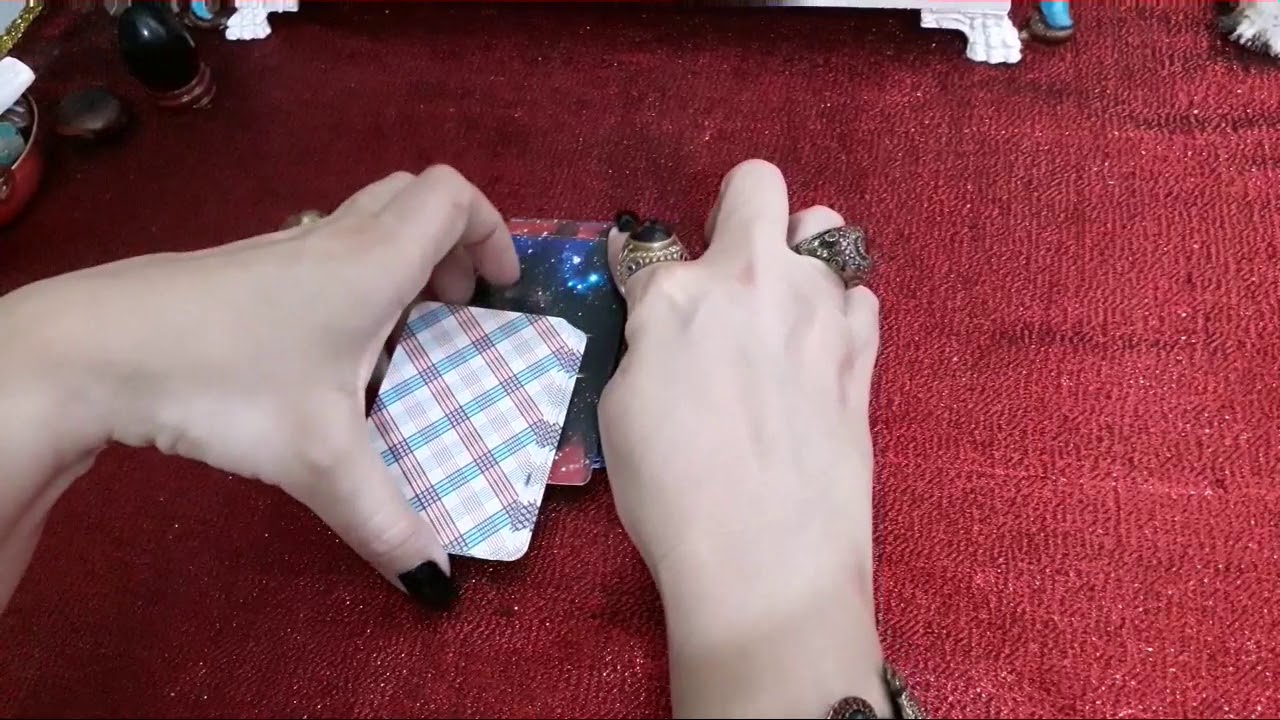 ❤ RIVAL. Ele/Ela (seu amor) SENTE o qu&ecirc; por sua rival?  #tarotexpress #baralhocigano