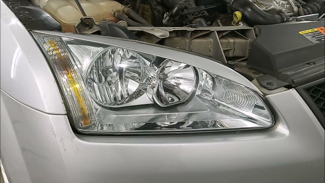 Как снять переднюю фару ford focus 2 и поменять лампочки h7?