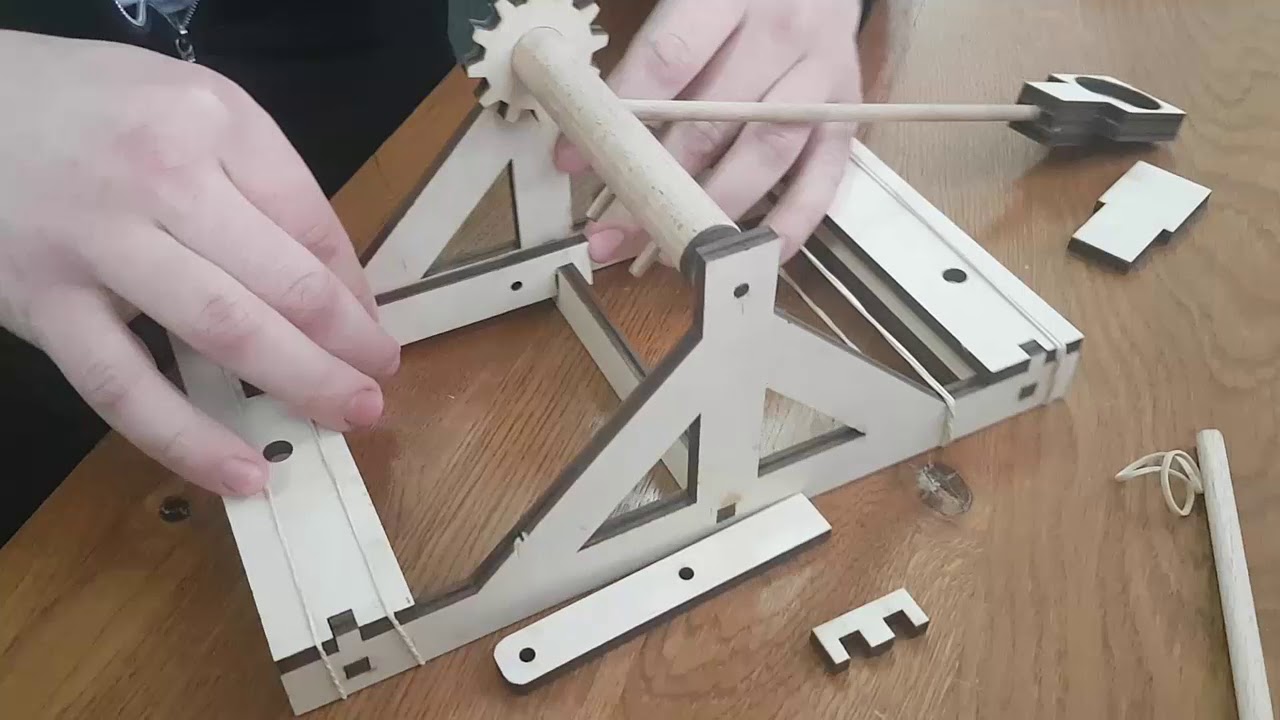 Asamblare catapulta Da Vinci în 10 minute