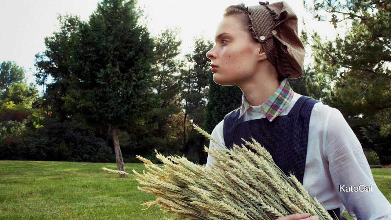 Halie Loren - Autumn Leaves