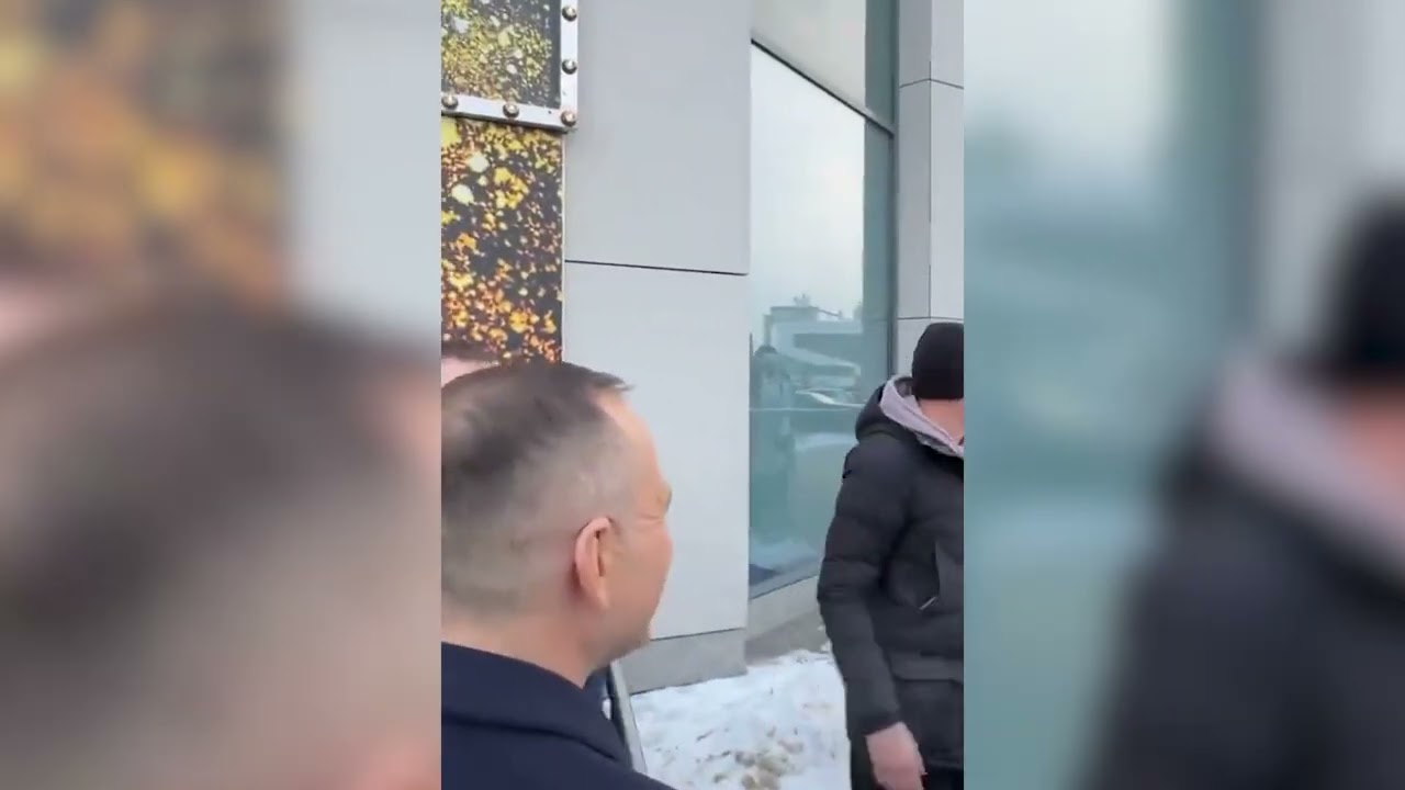 Gdynia: niewielki protest podczas wizyty prezydenta Karola Nawrockiego