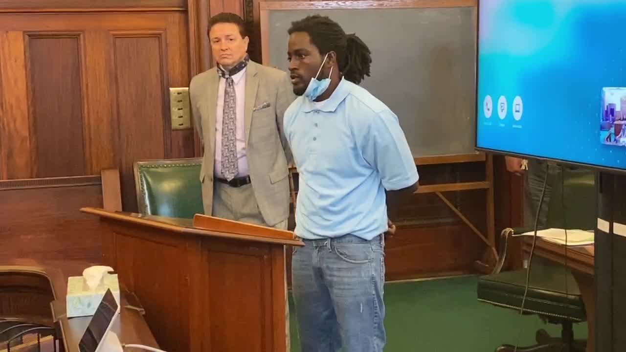 Man says fear led him to have gun, fight with Youngstown officers