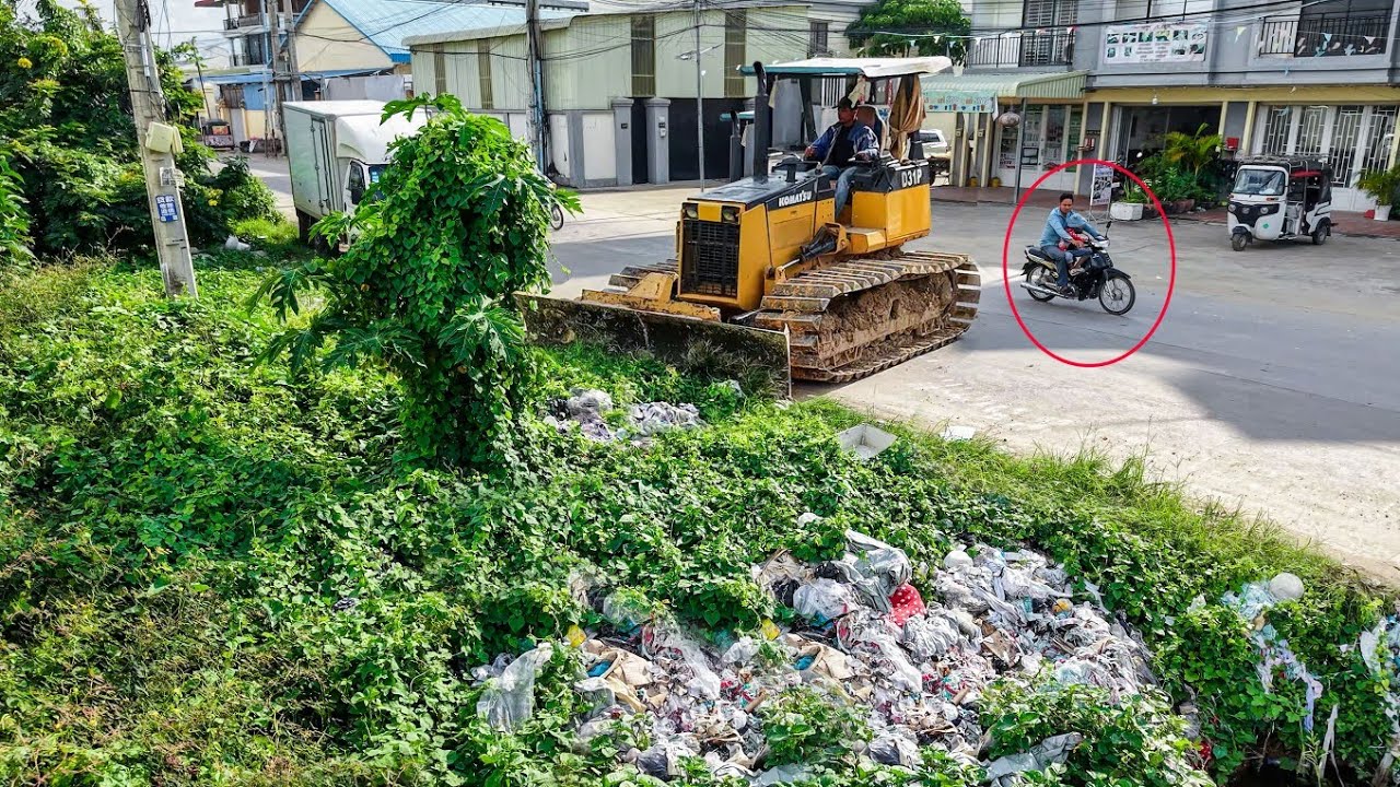 NICELY! Start Project LANDFILL by Smart Driver Dozer KOMATSU D31P Pushing &5T Trucks Unload Rocksoil